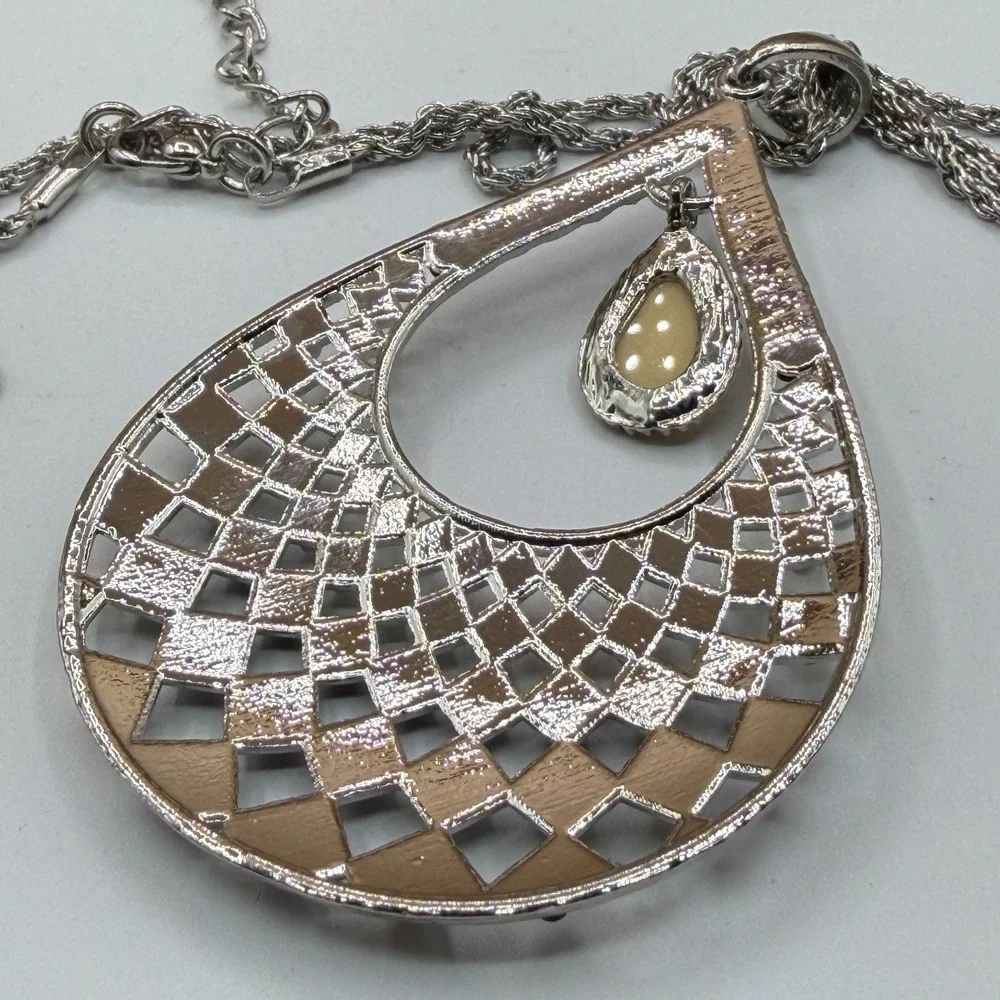 N/A dramatic silver